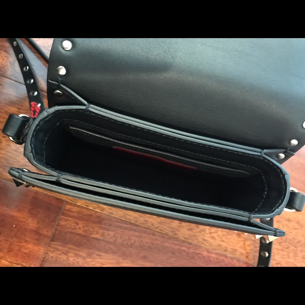 Sold.Valentino Garavani Rockstud Flap Shoulder bag - Picture 5 of 8